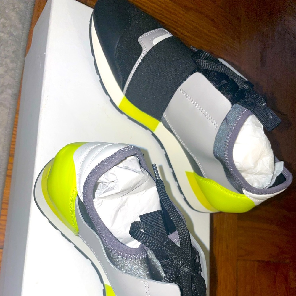 Original Balenciaga race runner sneaker. Size 6